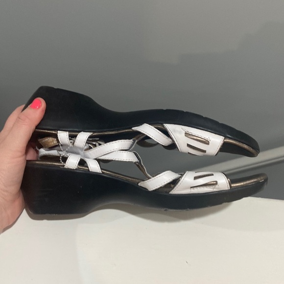 CLARKS Bendables Leather Wedge Sandals white color Women's Sz 10M - Picture 10 of 13